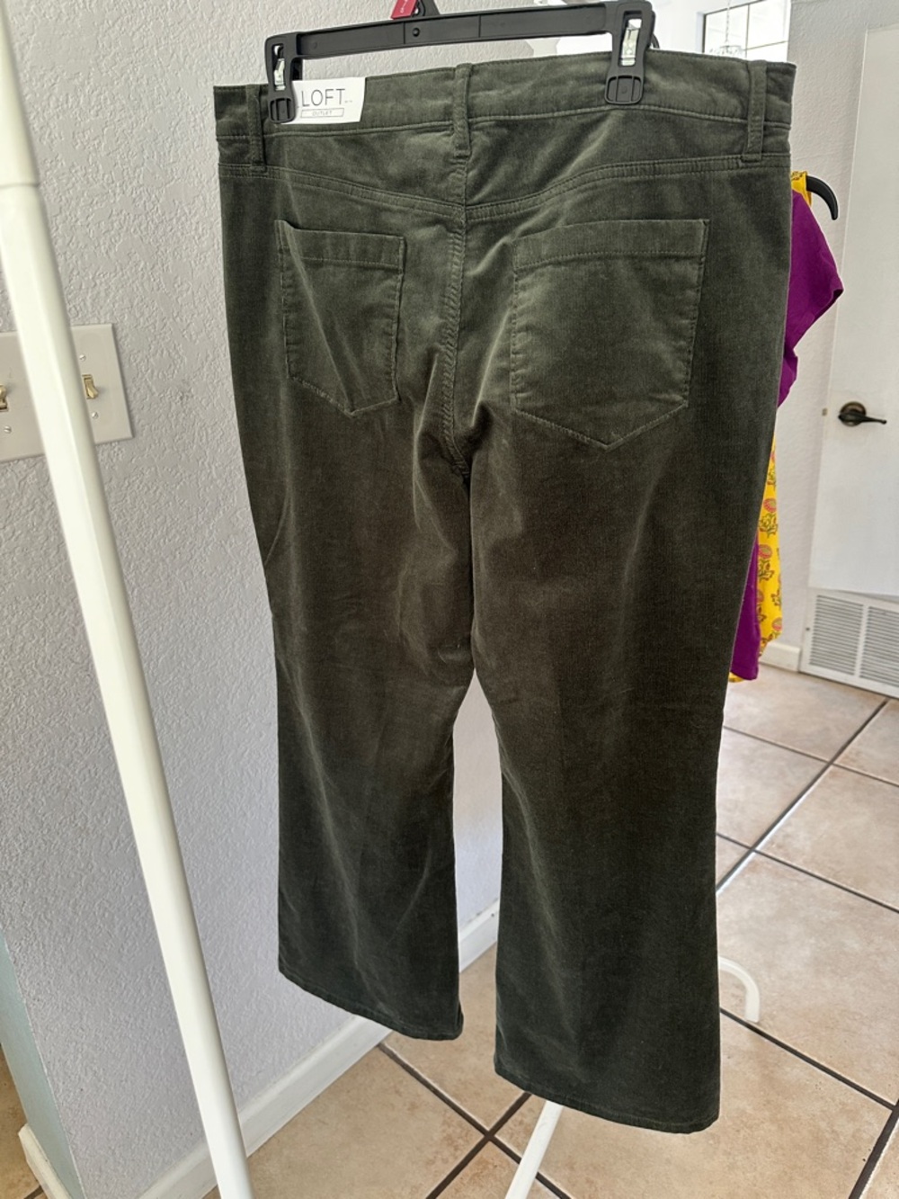 LOFT Olive Green Corduroy Men’s Straight-Leg Pants - Picture 3 of 4